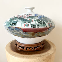 Load image into Gallery viewer, Oriental Porcelain Squat Vase