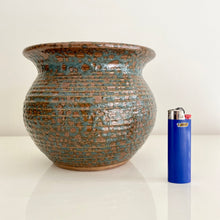 Load image into Gallery viewer, Ribbed Ball Pot